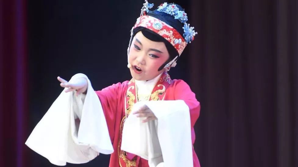 满堂彩第23届中国少儿戏曲小梅花荟萃佩花晚会精彩绽放