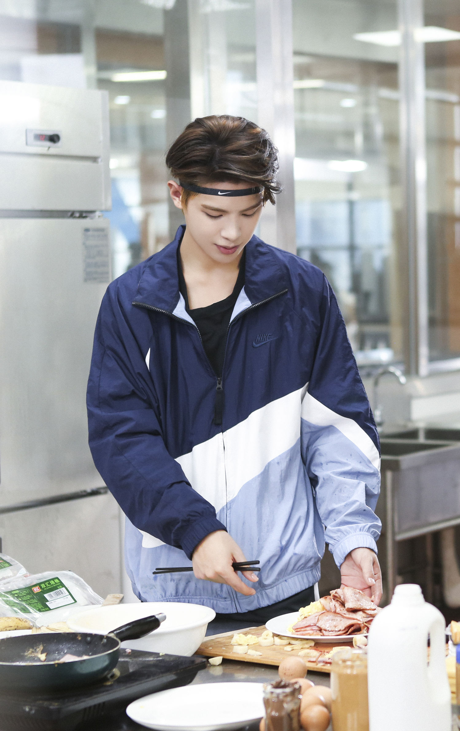 《篮板青春》对外首战超燃上演!明晚继续和贾教练相约球场吧_黄明昊