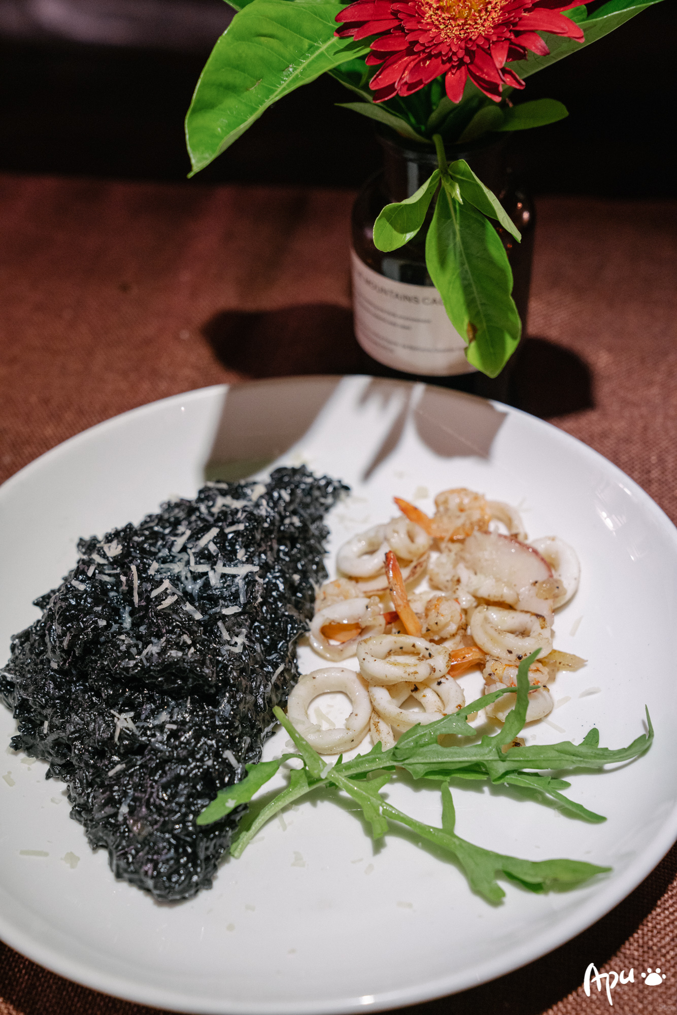 墨鱼汁海鲜烩饭