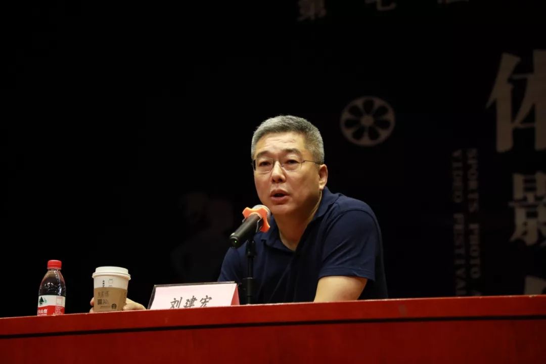 前央视著名解说员,现企鹅体育总裁刘建宏老师做专题讲座,向各位学员