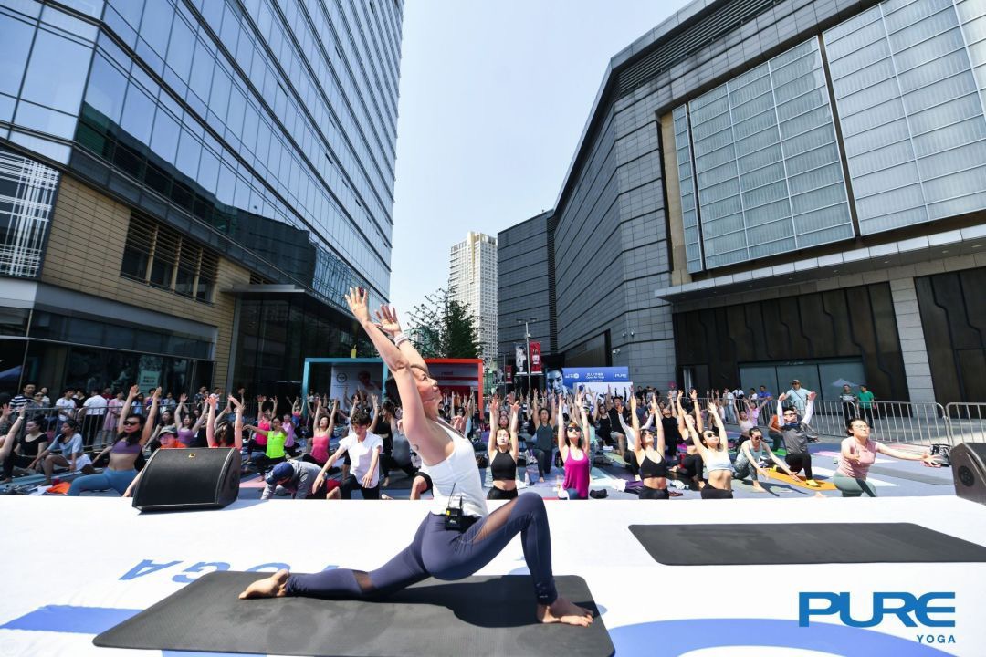 pureyoga百人瑜伽活动享受运动的快乐