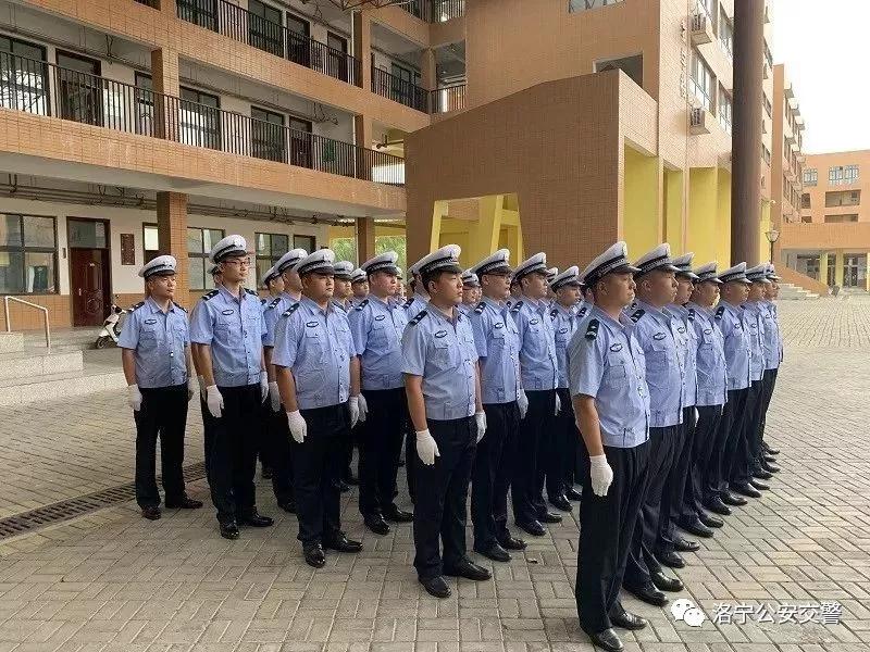 洛阳市洛宁县公安交警大队新招录辅警上岗啦.