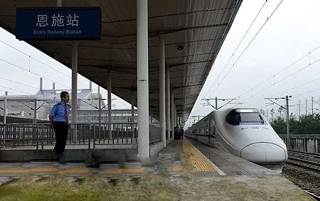 2014年7月,宜万铁路开通动车,恩施进入高铁时代恩施西进重庆