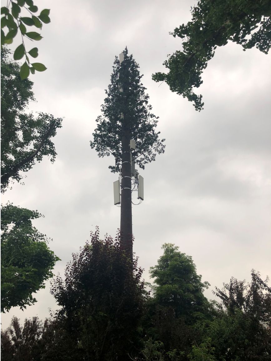 再如成都市高新区环球中心旁的5g基站,在原有的4g基站天面上实现三家