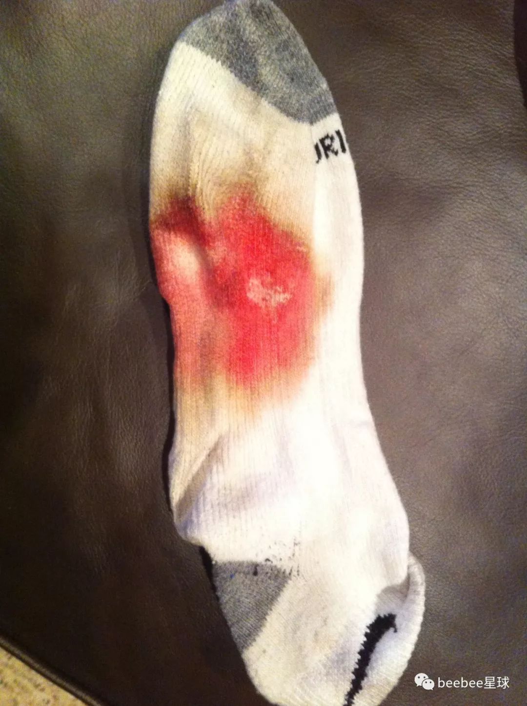 在脚底板纹身是种什么体验?