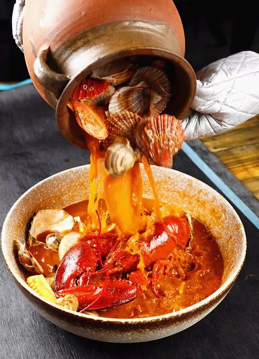 进店就送大生蚝火遍抖音の瓦罐海鲜全城独一家