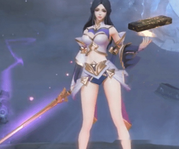 其次出场的就是露娜了,露娜这个英雄真的是让人又爱又恨,爱的就是她那