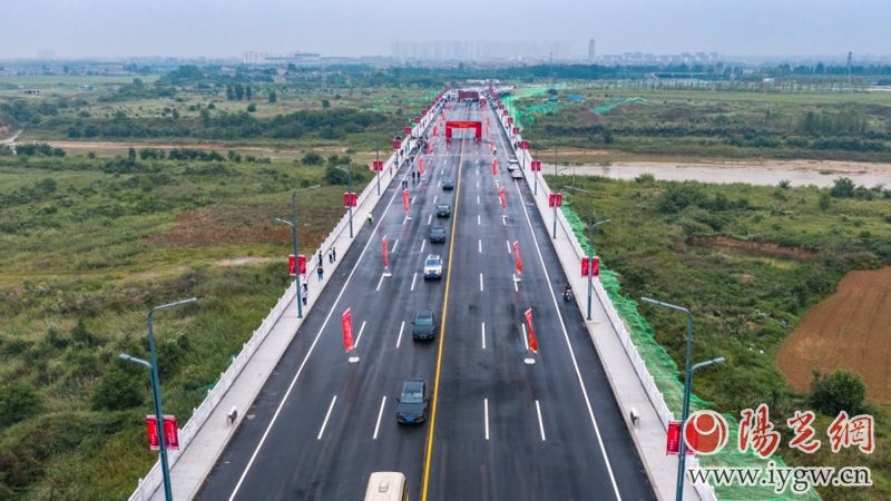 泾河新城崇文大桥泾河湾大桥茶香大道正式通车