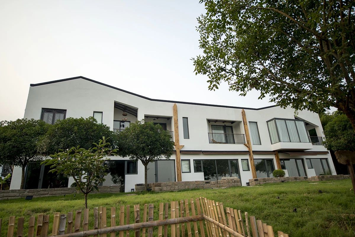 这期间设计方案改了半年,房屋改造花了近两年.