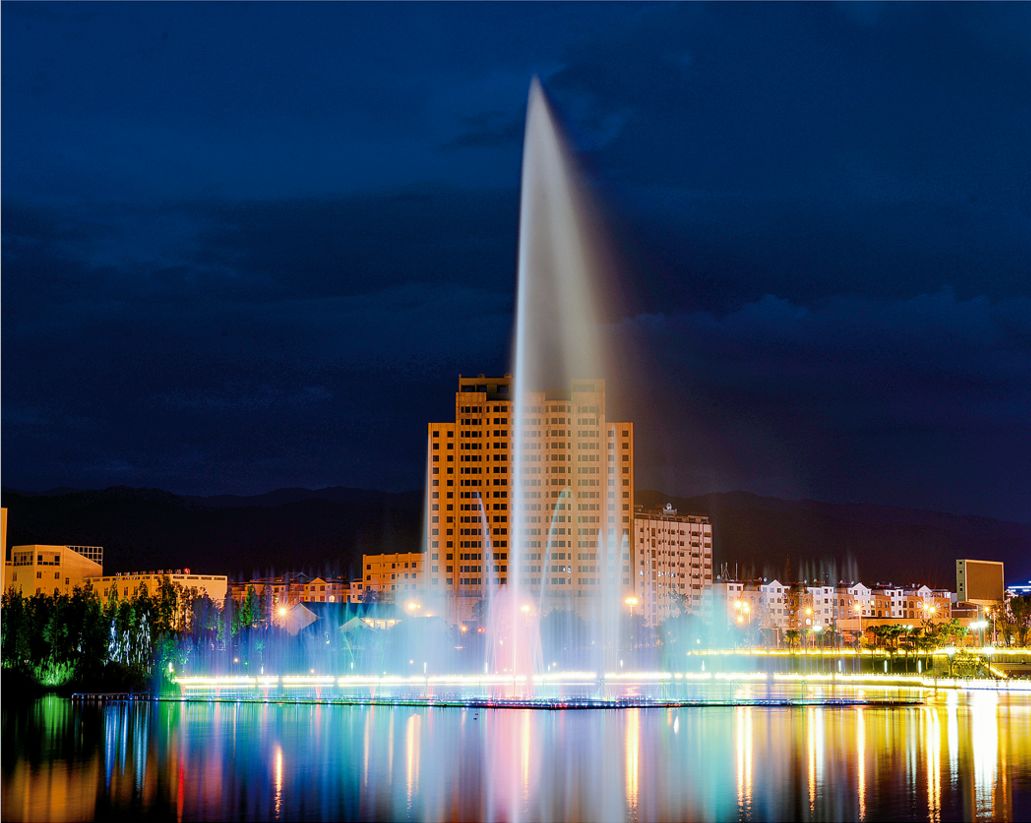 玉龙湖,城市中的绿岛_临沧