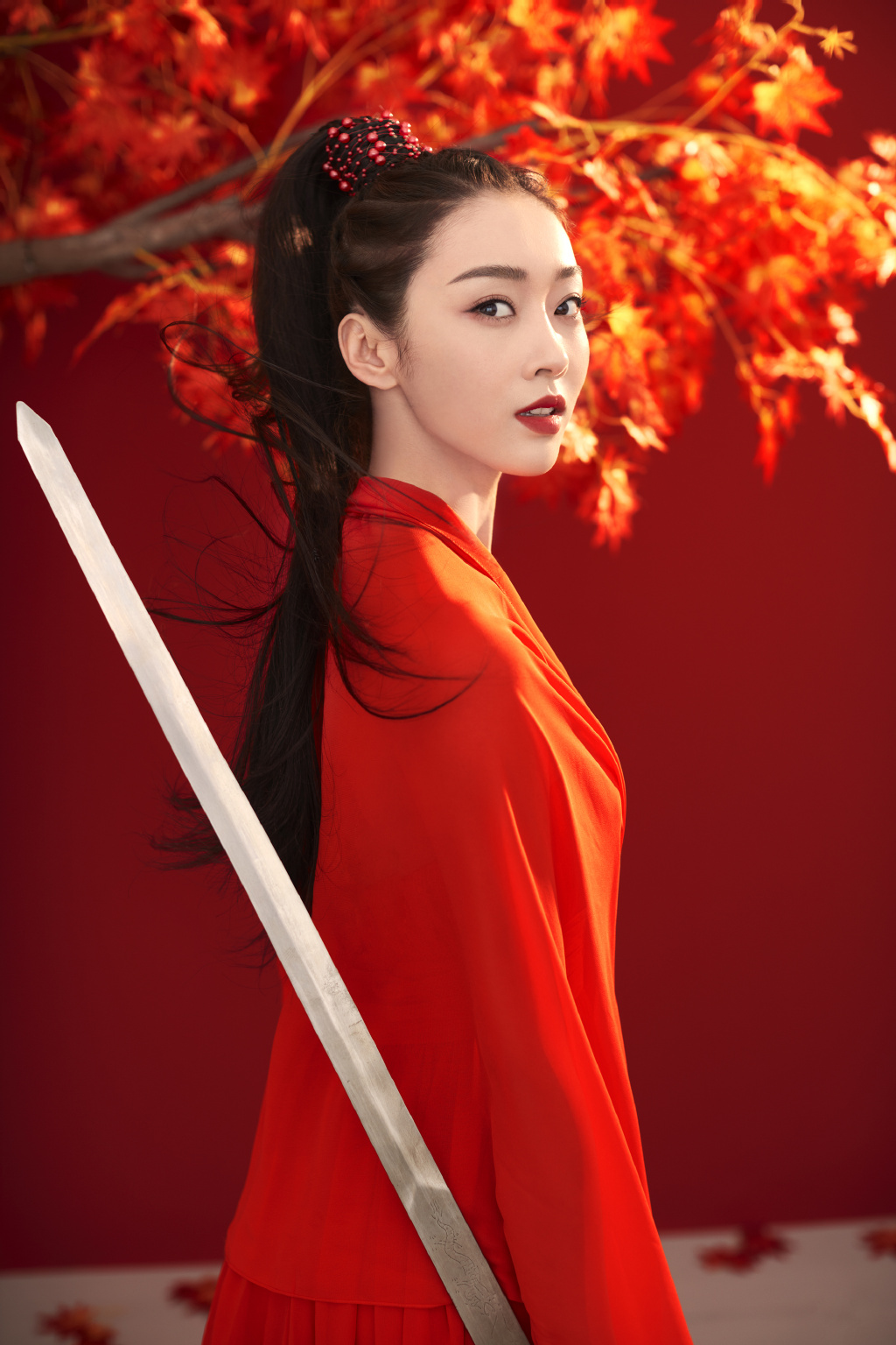 女艺人宣璐红衣古装性感美艳写真