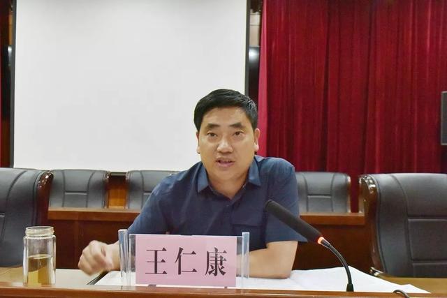 龚晓华强调,各镇,各部门务必高度重视扶贫资金"三级两账"管理工作