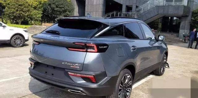 全国首辆猎豹coupe现身街头配宝马16t8at档次不输红旗