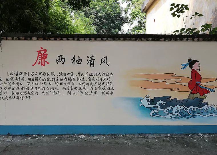 在旧粮所前,不时地会看见有市民驻足观看墙体的彩绘内容.