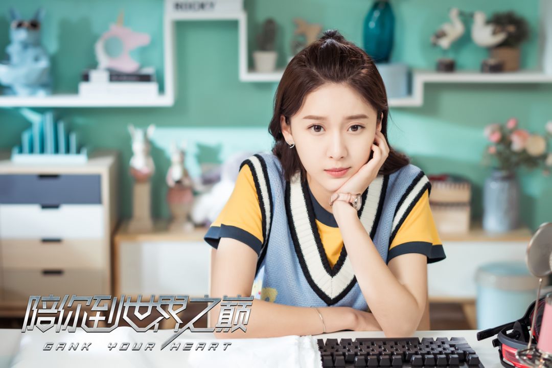 还接二连三占据了微博热搜:#季向空邱樱#,#樱空cp#,#你最吃的电竞颜