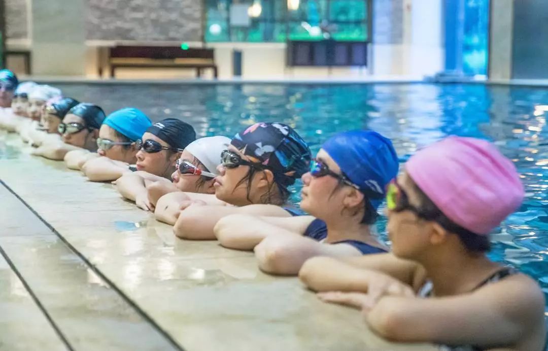 多彩浩德中浩德集团第一期游泳班开训啦