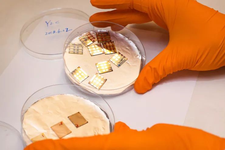 钙钛矿研究取得新进展有助于实现高效的led