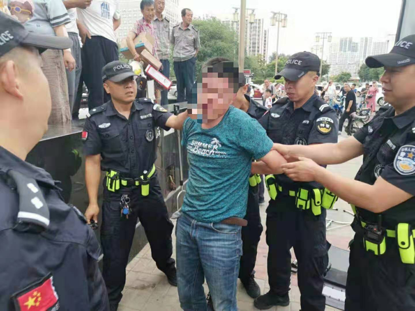 广安特警打邻水人图片图片