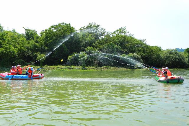 安吉黄浦江源第一漂百筏千人首创大世界基尼斯纪录成功