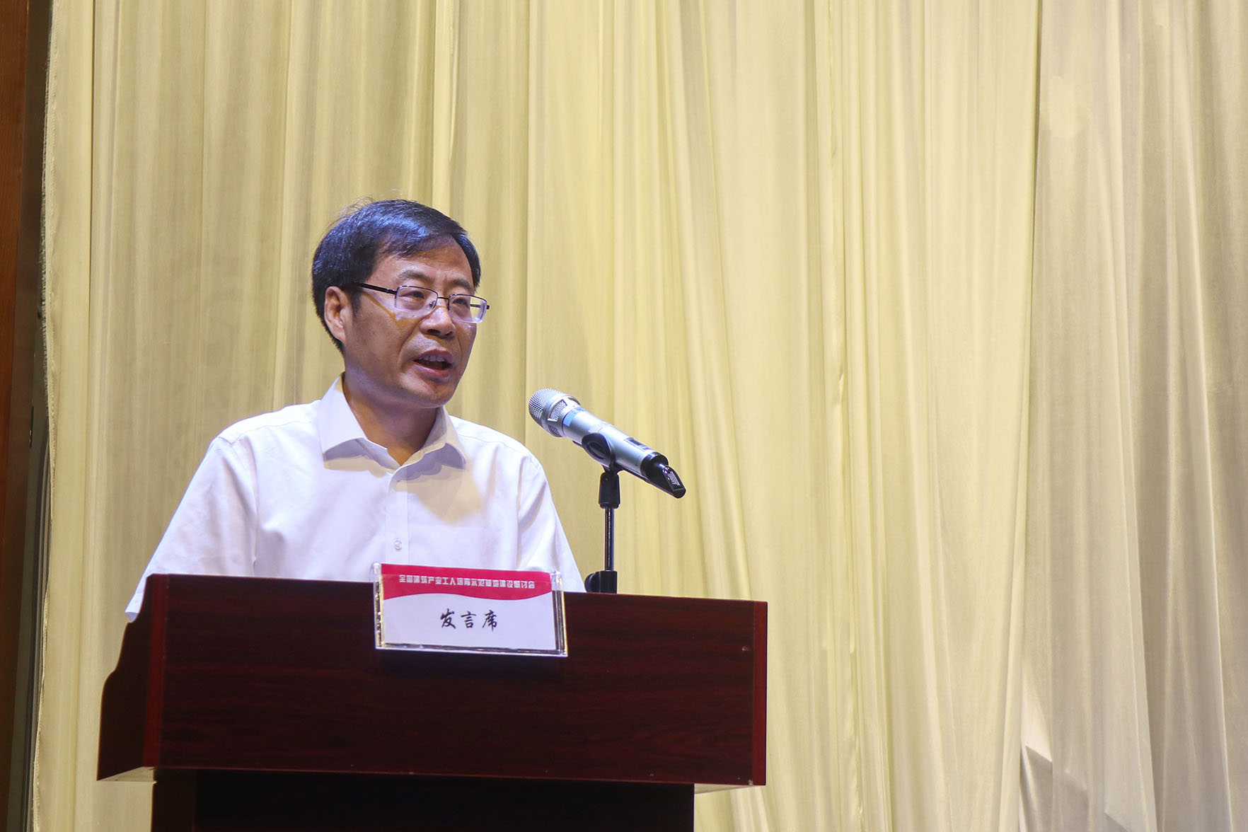 无为县委副书记,县长吴瑞新致辞​安徽省建筑业协会常务副秘书长