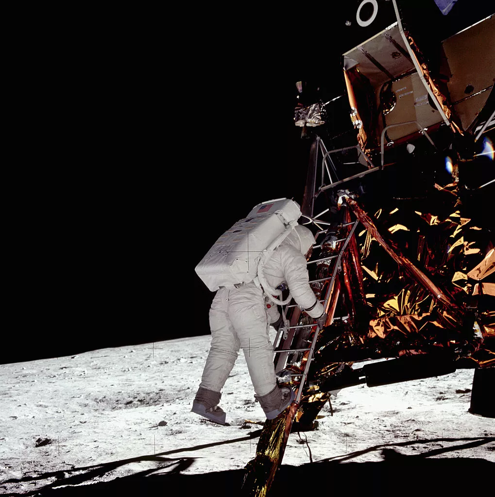 阿波罗11号任务的历史,人类的一大步