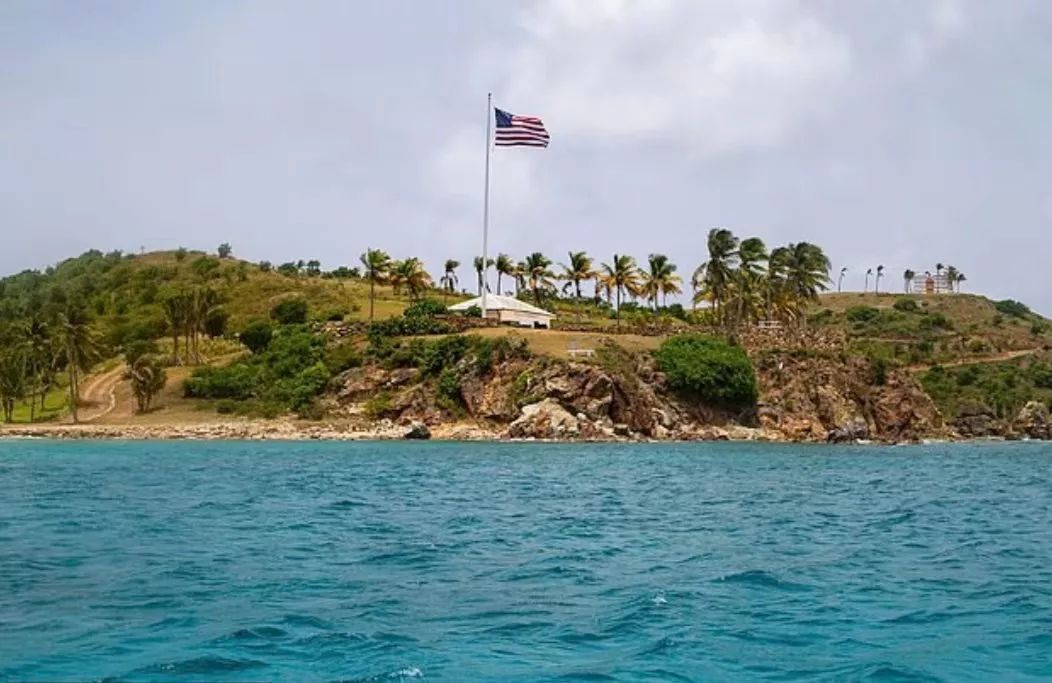 为了满足自己的变态恋童癖好他竟花重金修了一座岛