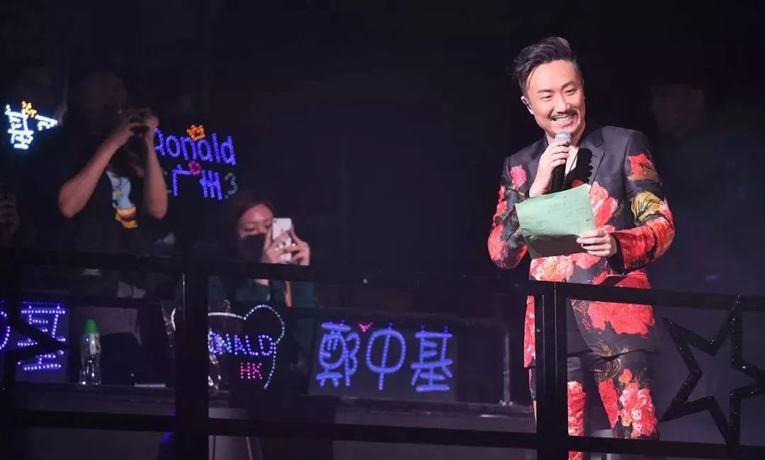 明日开售佢系荧屏里的龙威同暴龙哥佢都是我们的歌手郑中基