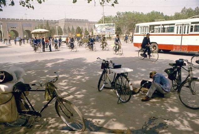 老照片裡的陝西西安,看80年代的城市記憶_鐘樓