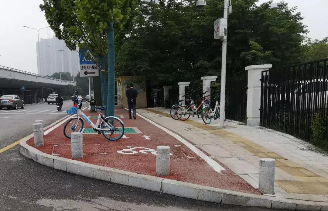 非机动车被迫去机动车道骑行?背后的道路设计你怎么看_空间