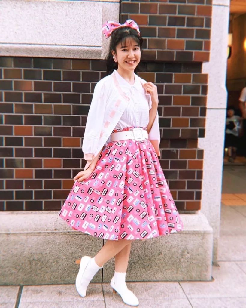 日本妹子今夏流行复古风从发型到穿搭教你拍出昭和大片
