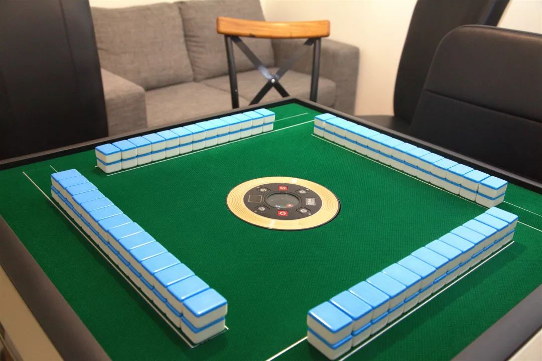 rhane 转发本文至朋友圈 到店即可免费 享受麻将房一小时