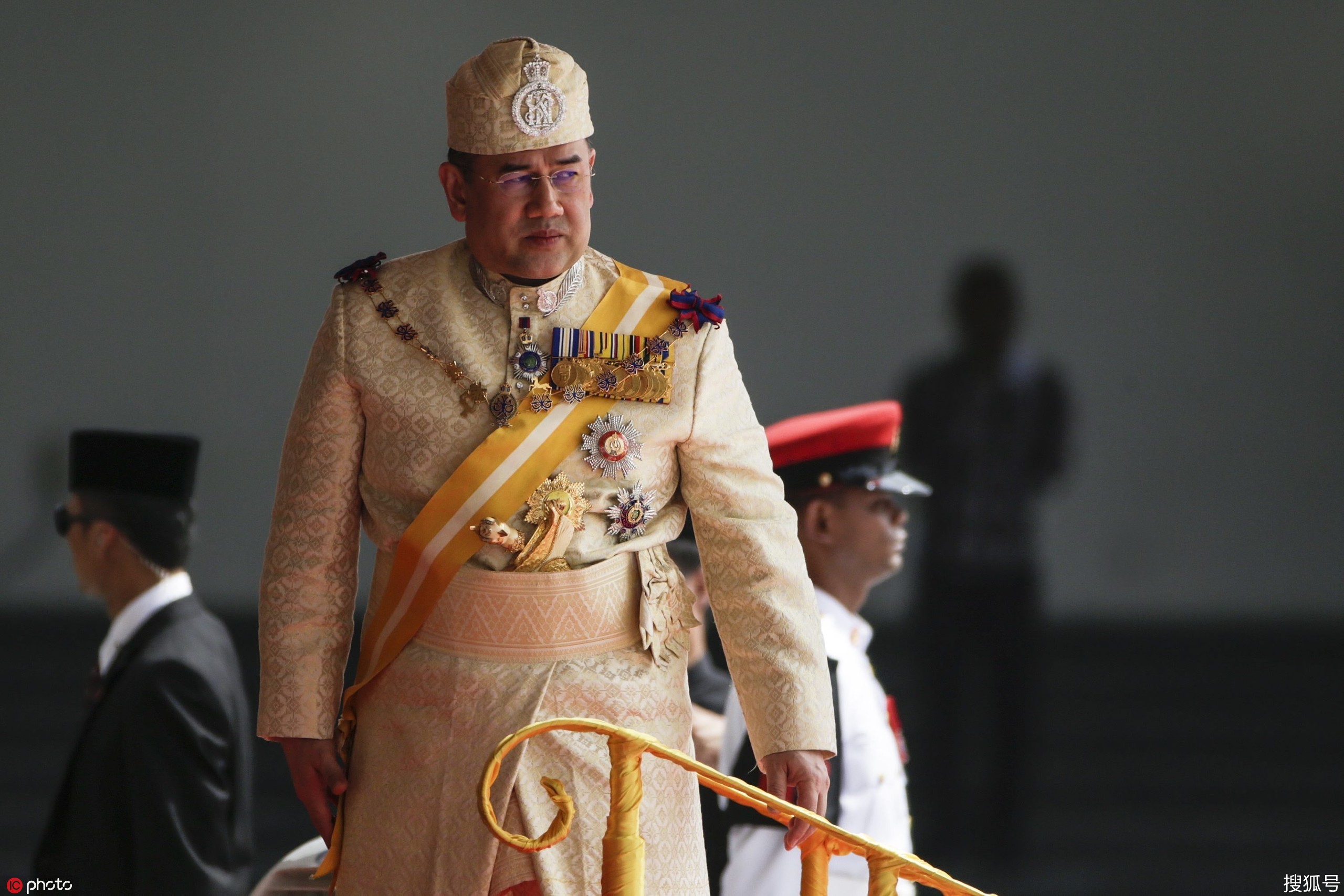 州苏丹穆罕默德五世已与2015年"莫斯科小姐"奥科萨娜-沃沃迪娜离婚