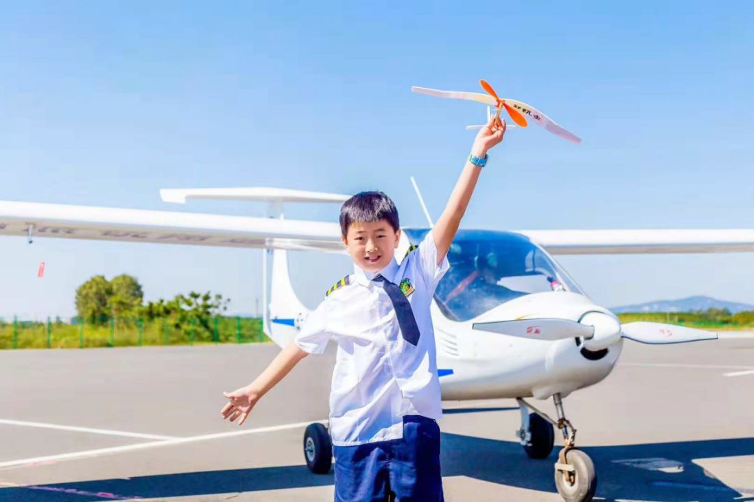 飞翔吧少年我是小小飞行员航空研学夏令营来袭