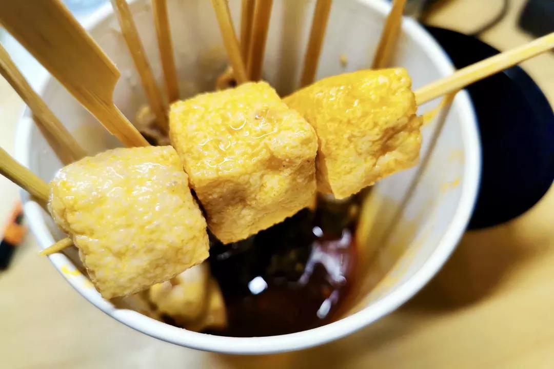 有油豆腐有鸡心看起来卖相还不错没过多久,朋友就说他收到外卖了给