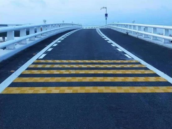 演武大桥下演武路匝道新增减速标线你发现了吗