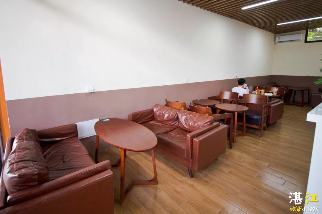 二楼还有两间棋牌室,适合饭后娱乐,与朋友畅爽地玩~熹雀冰室99店鋪