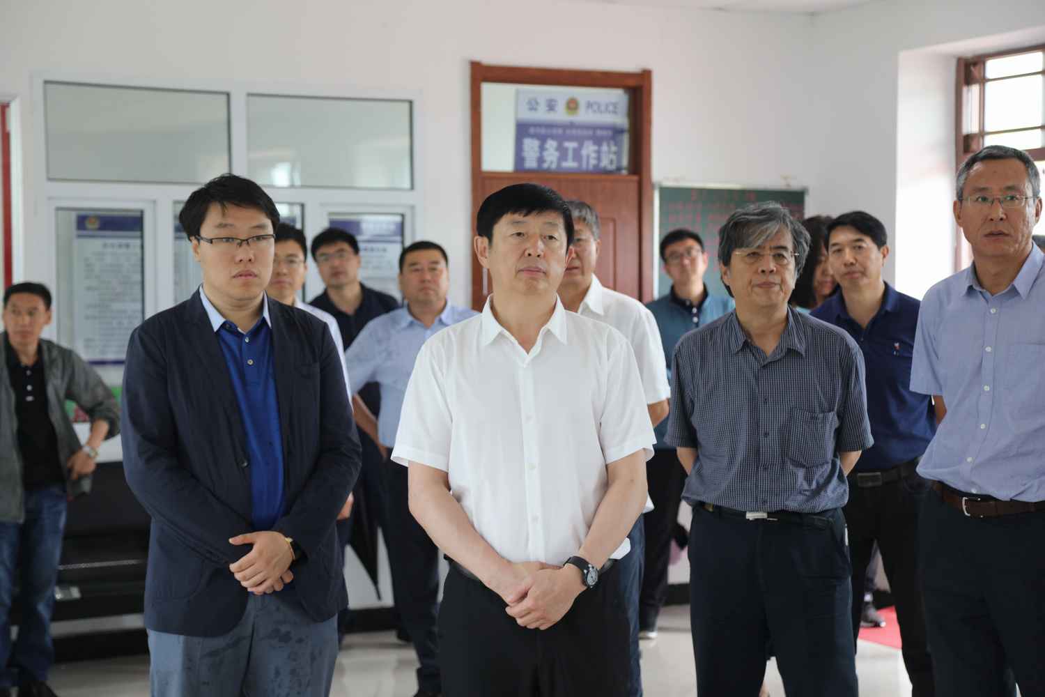 在县领导贺业方,赵凯,刘志文,张国志,吴哈宁的陪同下,调研组一行先后