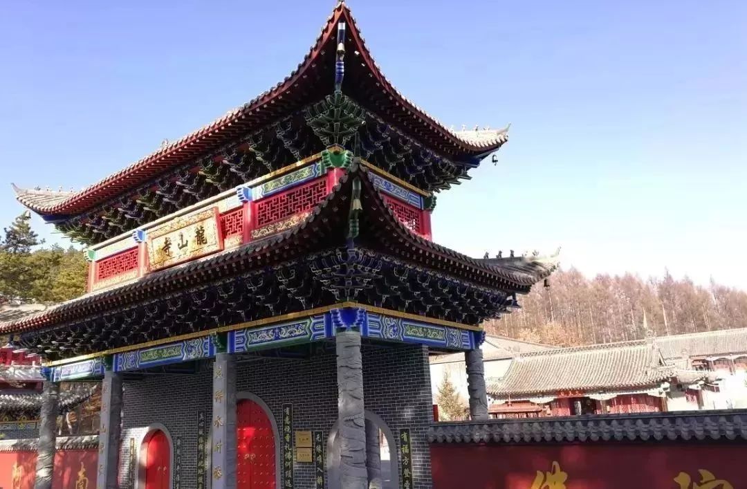 北山有座寺名曰龙山寺龙山寺不大,却香火鼎盛每到四月十八的庙会那些