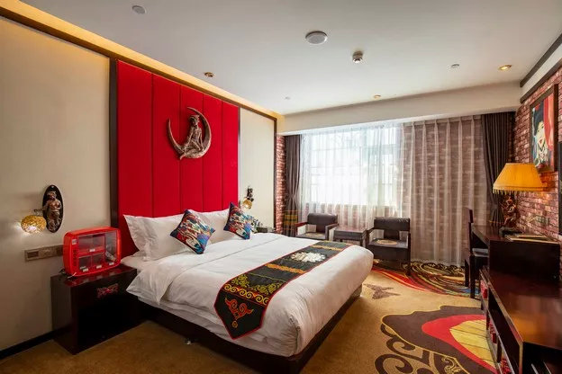 月亮与火西昌月亮女儿酒店带你走进彝族火把狂欢