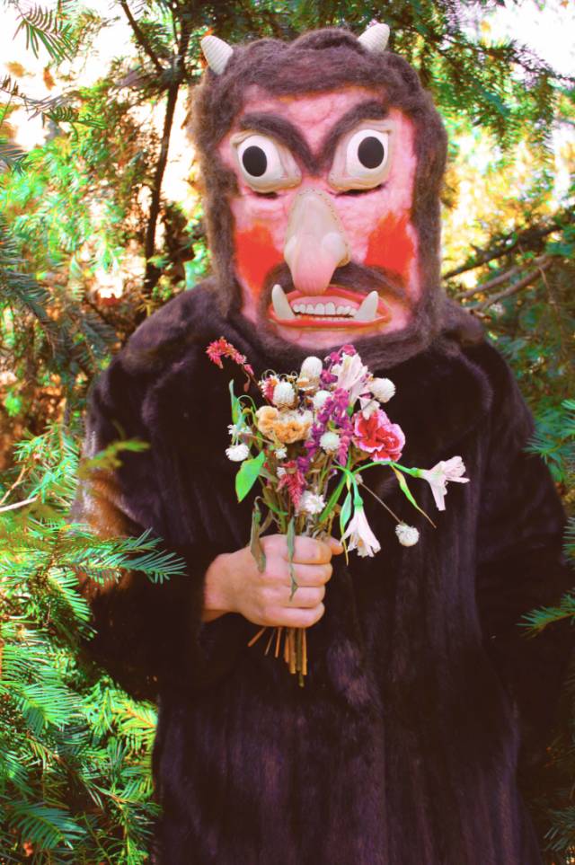 针扎出来的诡异娃娃,人们却都说可爱