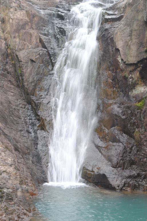 壮观暴力梅结束永康山间千万条瀑布激起千重雪