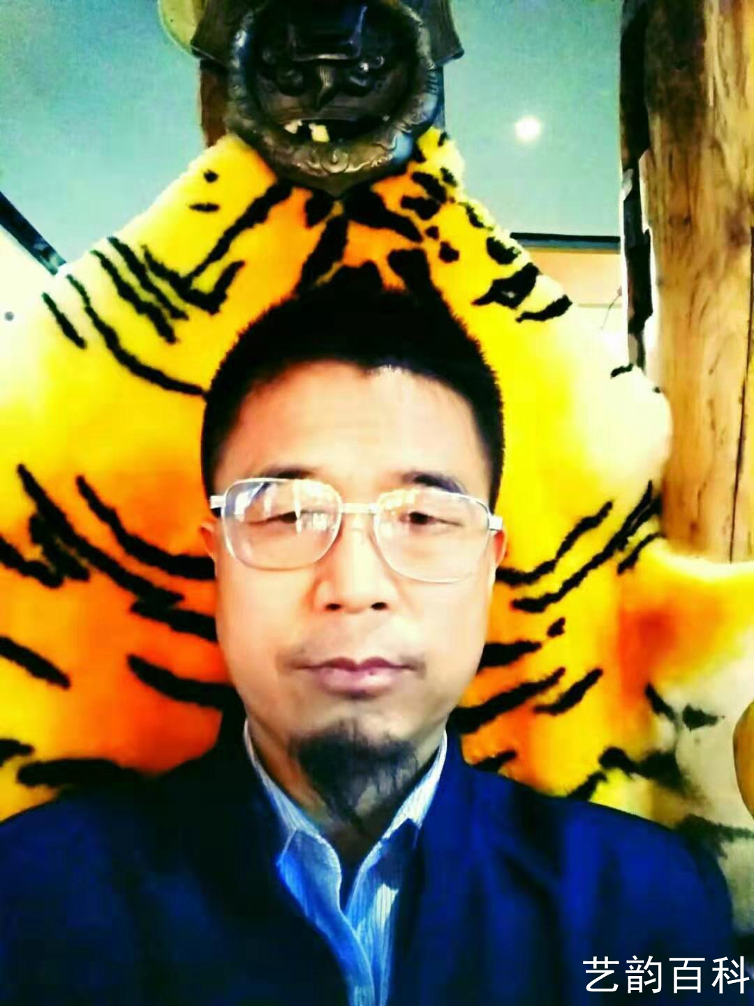 葛老根,号莽山耕夫,陕西咸阳市人,毕业于中原书画院,中国书法函授大学