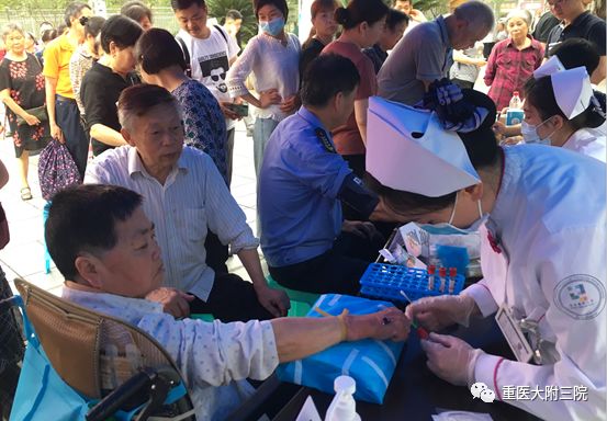 义诊活动我院举行消除传染性肝炎公益义诊活动