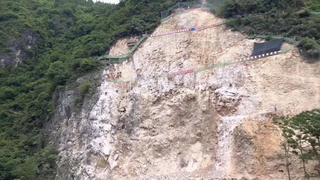 凤凰山危岩抢险工作推进顺利预计今年年底完工