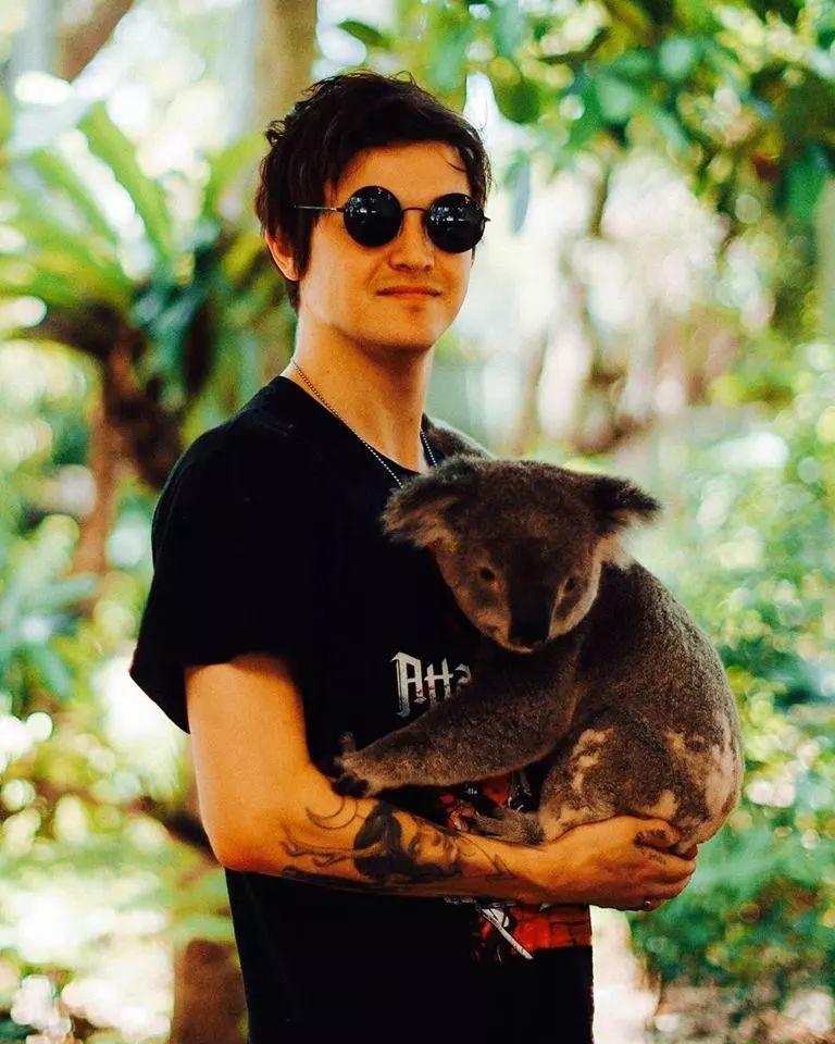 世界上最酷的玩蛇少年ghastly深圳superface酒吧