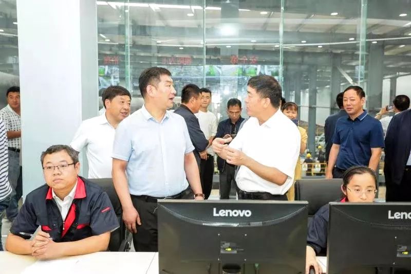 公司董事长孙群山致辞县委常委王君讲话县委常委,统战部长王永刚主持