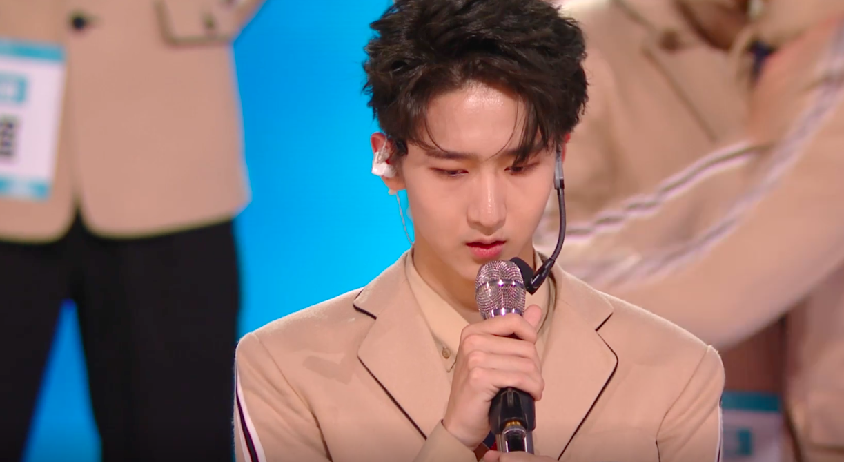 13岁去韩国当练习生被丢出教室,跳舞超a,《创造营》卡位出道