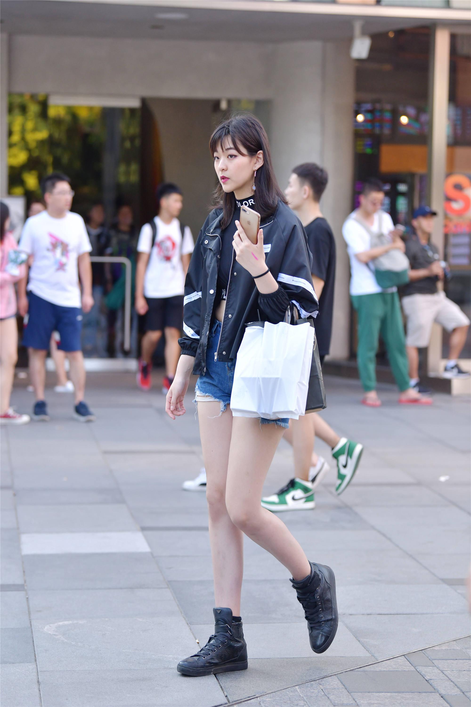 短裤是属于年轻人的吗怎么搭配可以更显年轻时尚姑娘有妙招