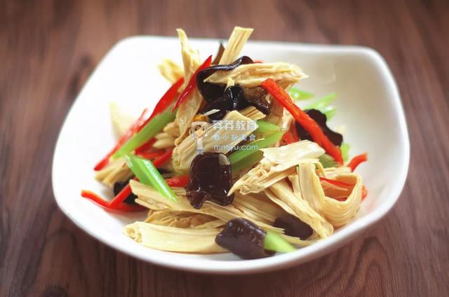 促进食欲芹菜木耳拌腐竹