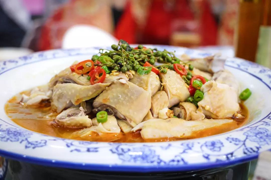 就算没有到四川,也能吃到正宗的藤椒鸡,现在就把藤椒鸡的正宗做法分享